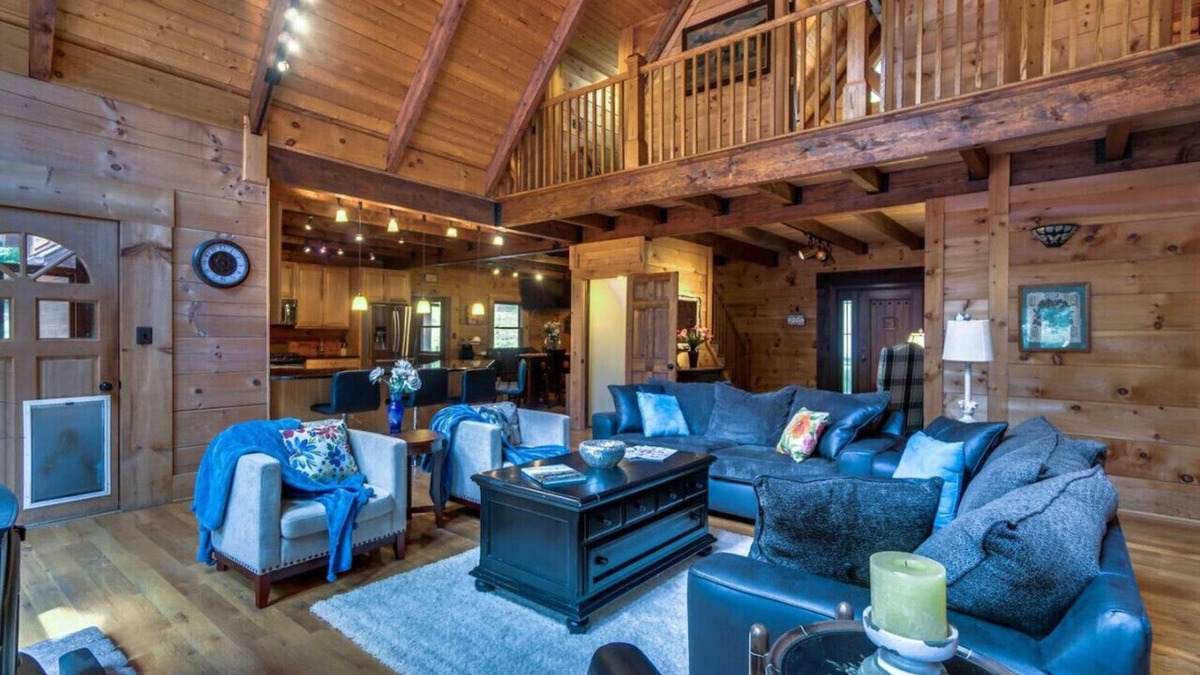 Millville Cabin | Spacious Log Villa 6700sf Hot tub-wine country-19ac