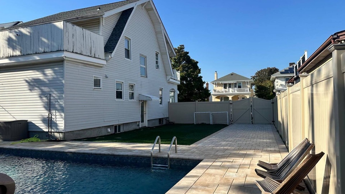 Long Beach House | Spacious Long Beach home, steps to beach & train