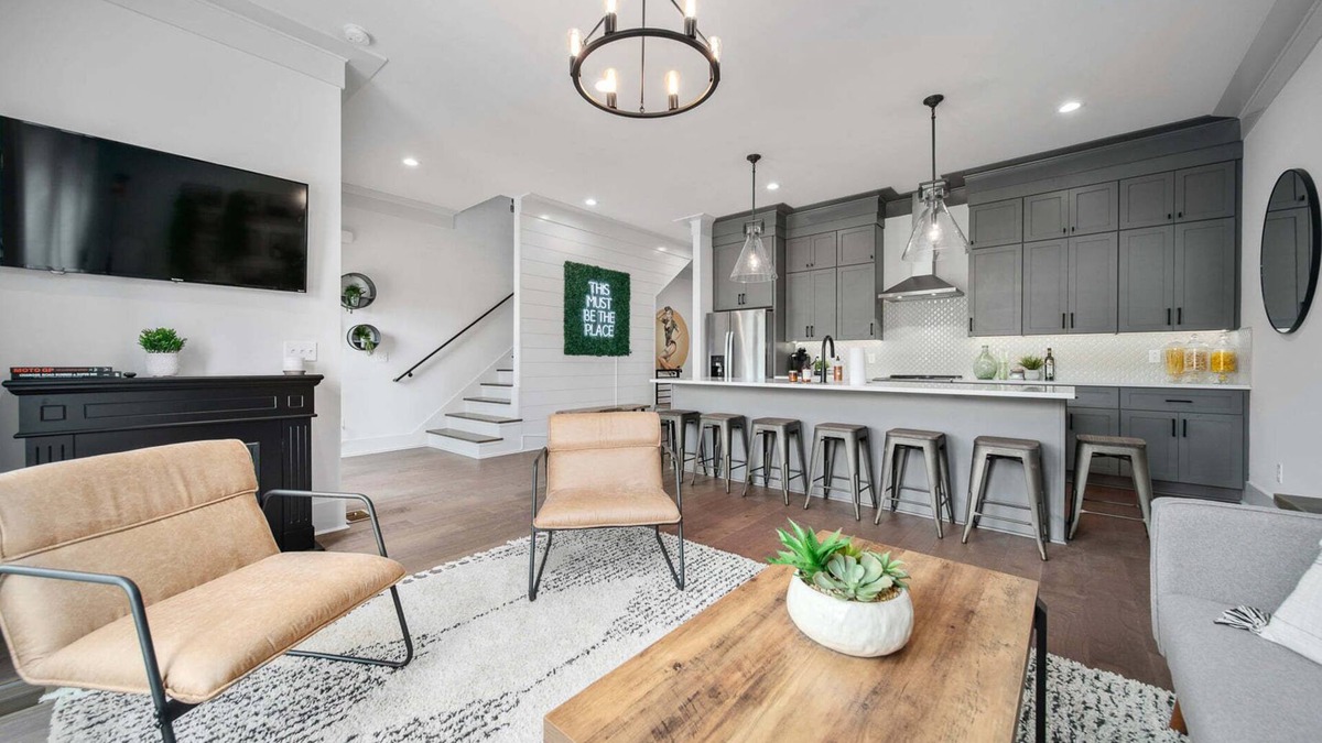 Eastwood House | Spacious Luxe Nash Home 🌟4BR Sleep 12🌟Theatre Room💥