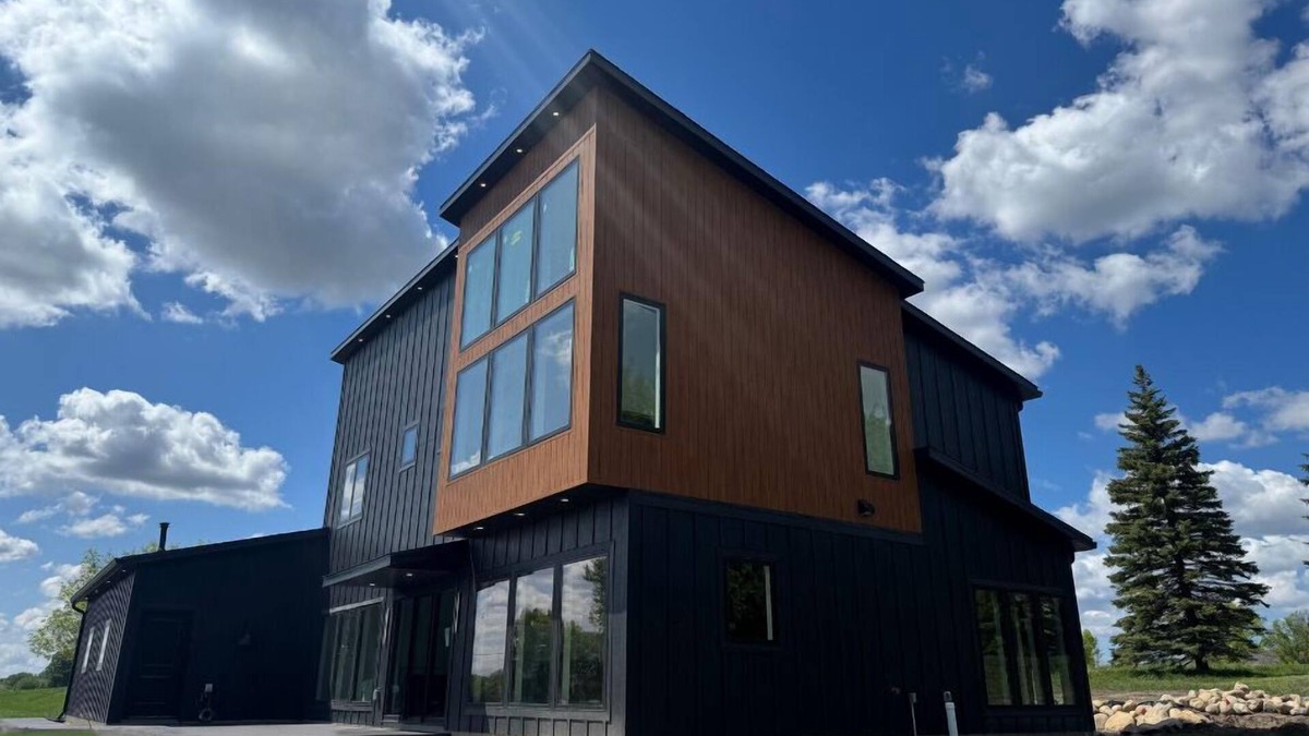 Starbuck House | Spacious & luxurious 5-bedroom house with amazing views of Lake MInnewaska!
