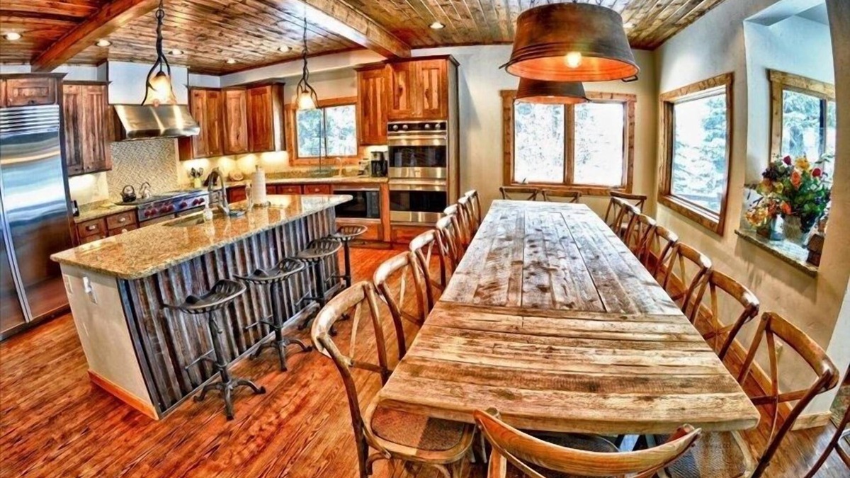 Winter Park House | Spacious & Luxurious 8-Bedroom Retreat in Downtown Winter Park on Vasquez Creek