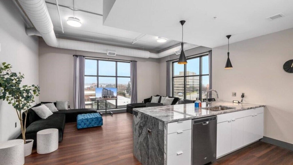 Nelson Apartment | Spacious Luxury Apartment with Waterfront Views - The Leonard Building