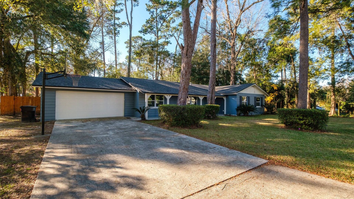 Gainesville House | Spacious luxury Family Home near UF & Santa Fe