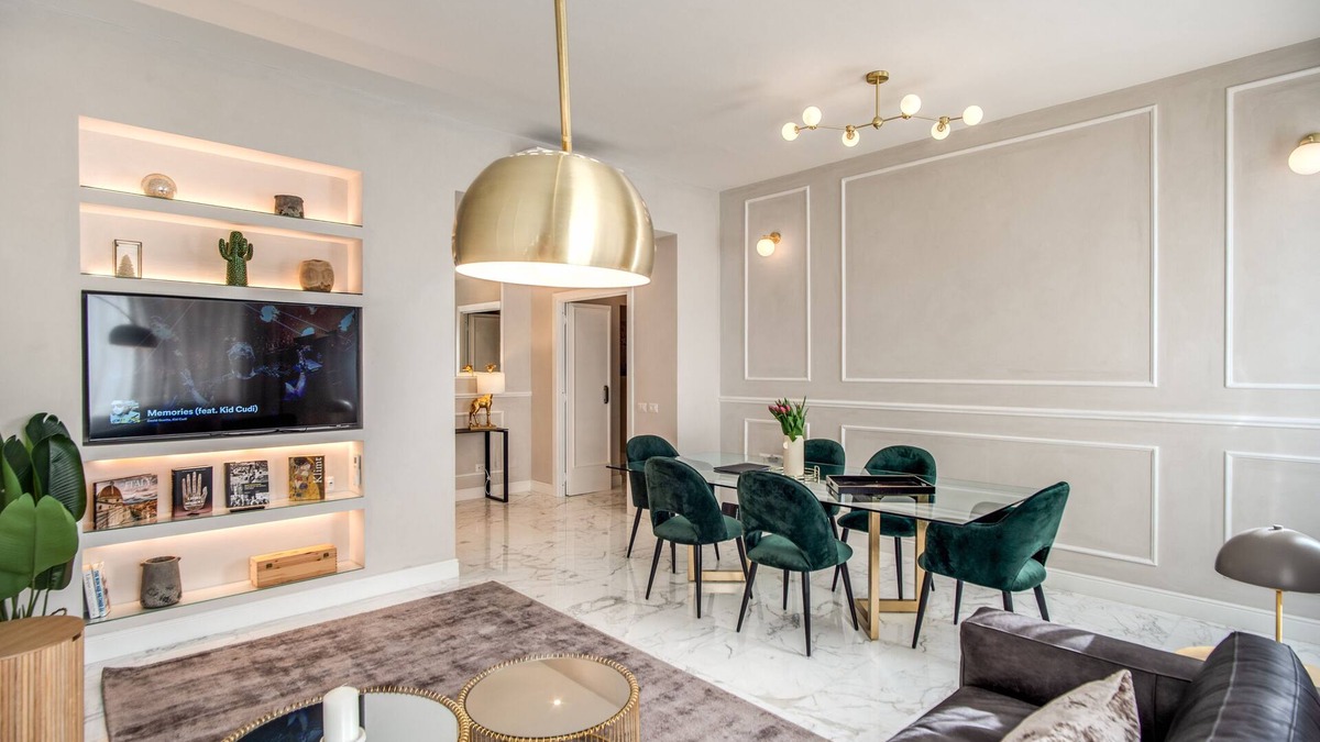 Rione VII Regola Apartment | Spacious Luxury Family Home - 6 AC/WIFI/Heating/Elevator