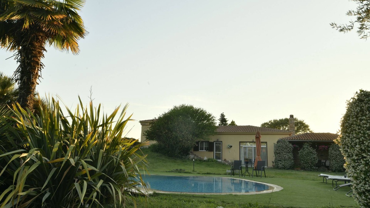 Alexandroupoli Villa | Spacious Luxury Villa with Private Pool & Lush Gardens – Close to City & Beach