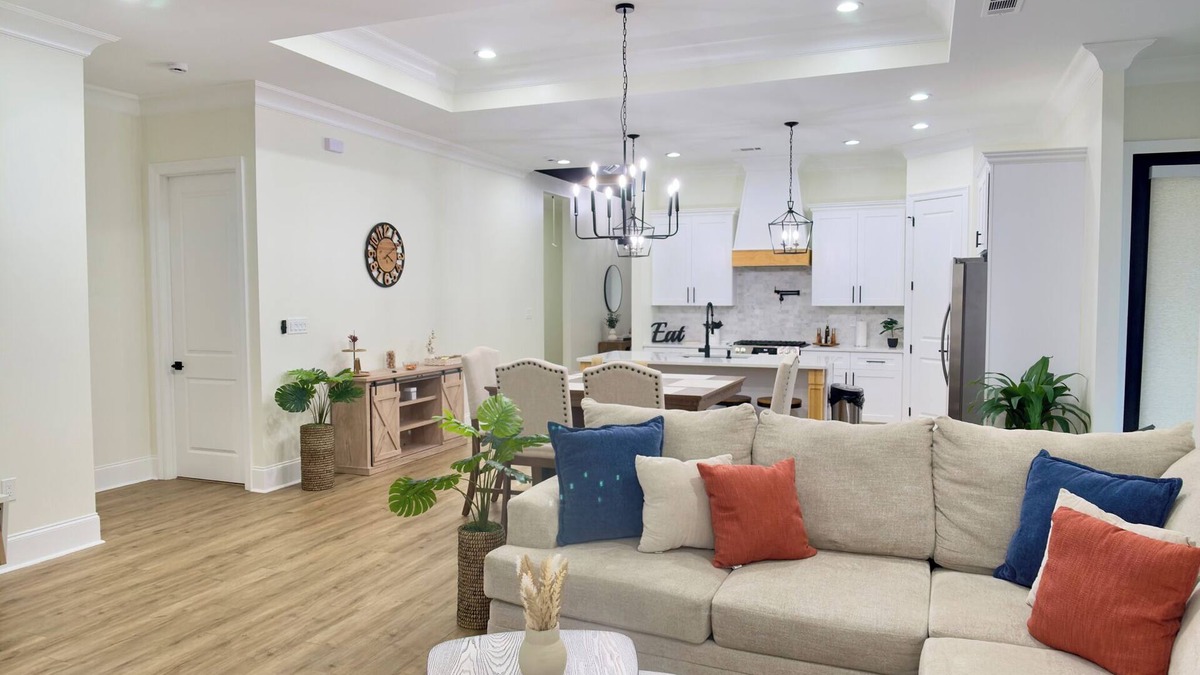 Kenner - Louis Armstrong International Airport House | Spacious Luxury Home - 10 Mins to New Orleans