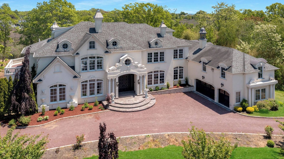 Oakdale House | Spacious Luxury home w/ beaches nearby in Oakdale