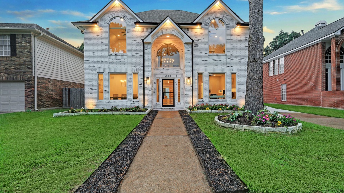 Memorial Parkway House | Spacious Luxury Modern Farmhouse Gameroom + Chef’s Kitchen + EV Charger