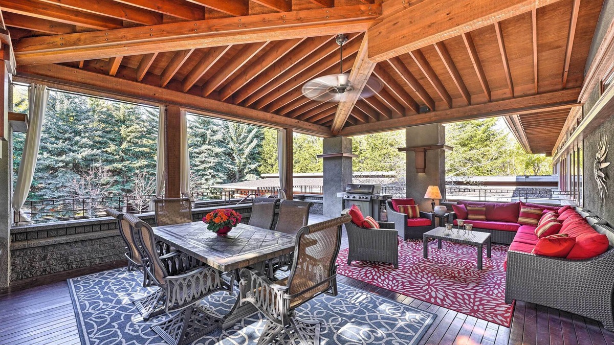 Hailey House | Spacious Luxury Retreat w/Private Hot Tub & Pool!