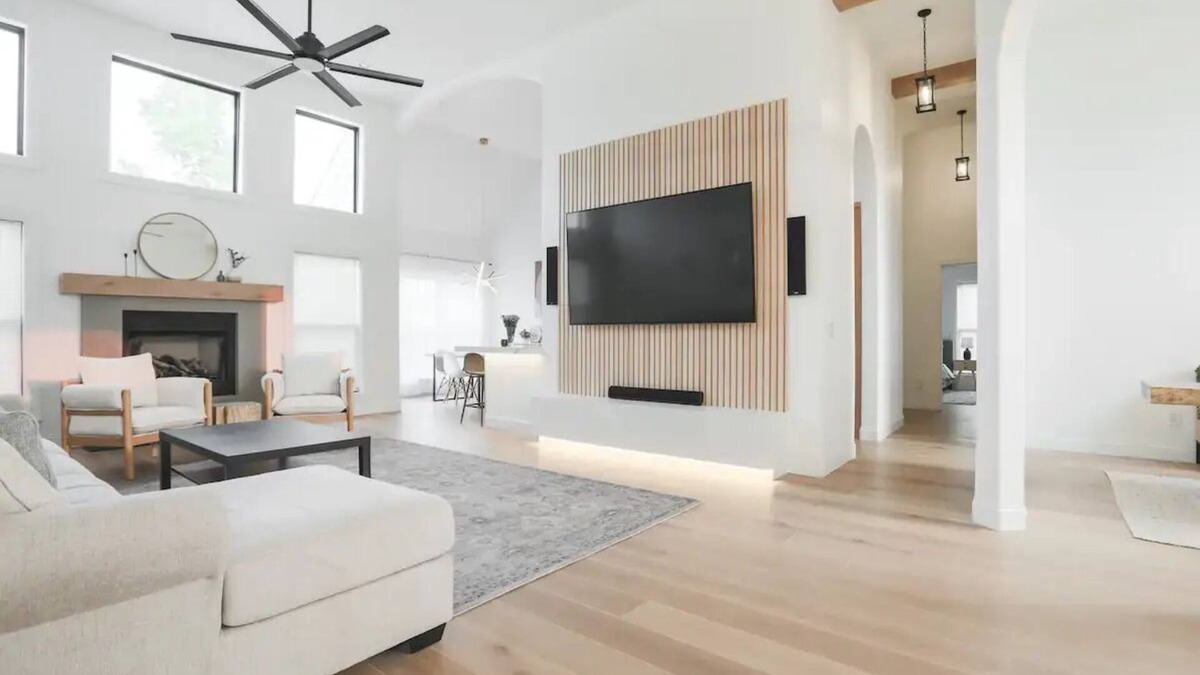 Drake Forest House | Spacious Luxury Staynn