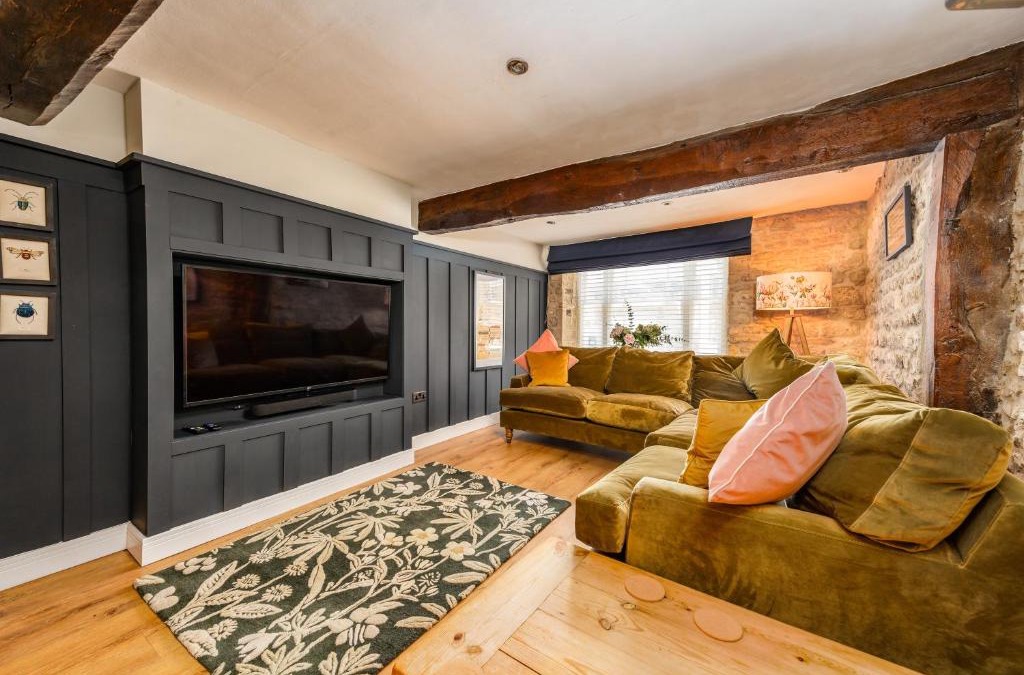 Stamford Apartment | Spacious, luxury town centre Granary conversion