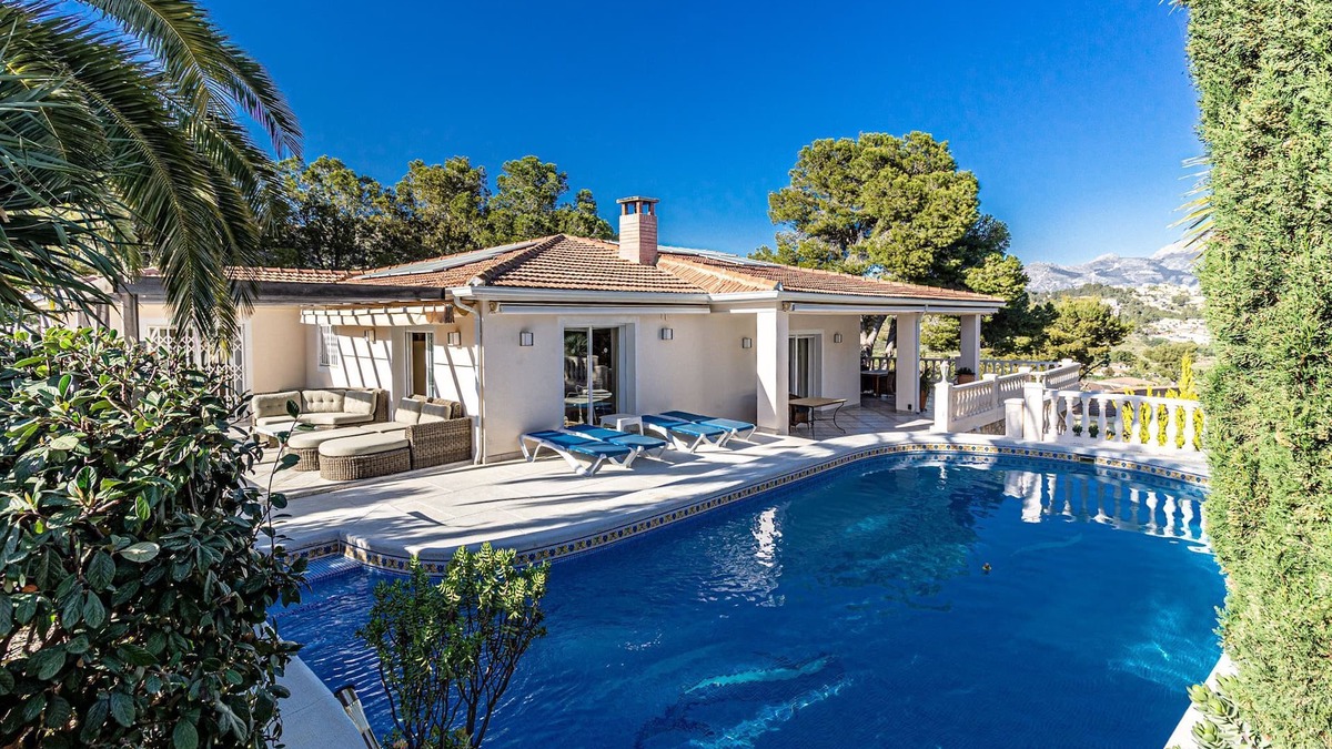 La Colina Villa | spacious luxury villa with sea views (3 bed and 3 bathrooms) in Albir/Alfaz