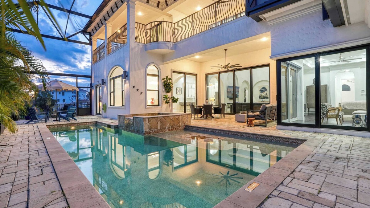 Connors House | Spacious Luxury Waterfront Retreat with Pool & Spa