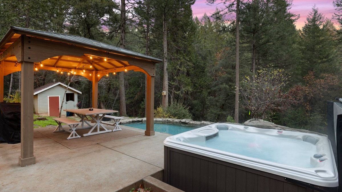Forest Ranch Cabin | Spacious Luxury Woodland Cabin with pool and chef's kitchen