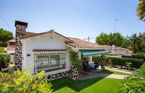 Valle de los Galanes House | Spacious Malaga House with private walled-in yard