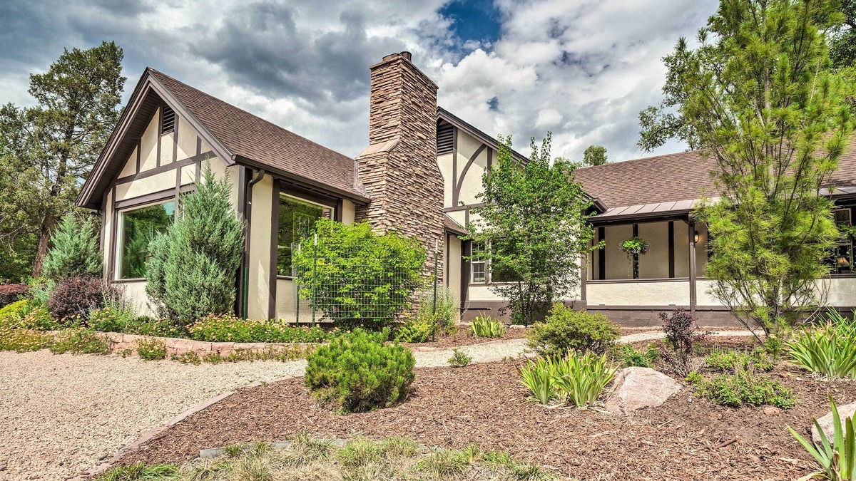 Manitou Springs House | Spacious Manitou Home w/Views in Central Location
