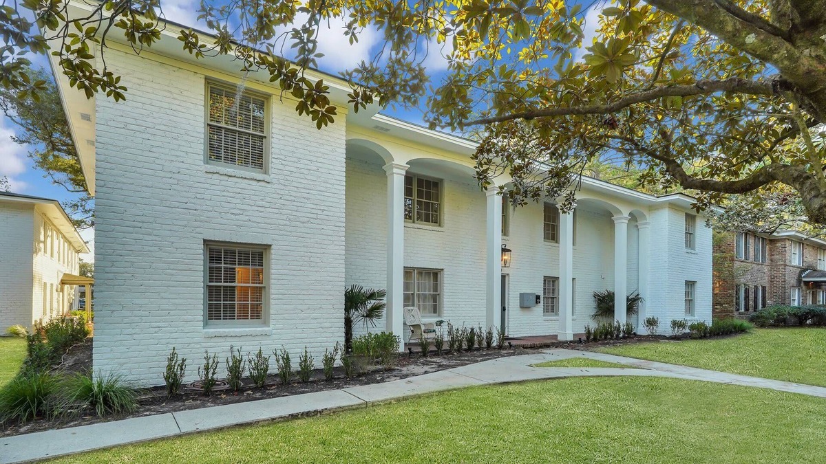 Abercorn Heights Apartment | Spacious Mid-Century Art Haven (Ext'd Stay Discounts Available)