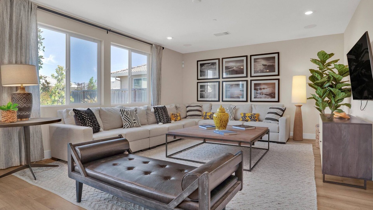 Lathrop House | Spacious & modern 5-bedroom home in peaceful Lathrop