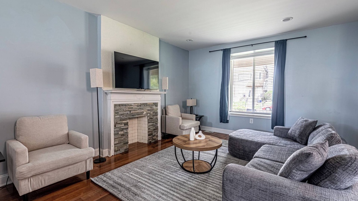 East Liberty House | Spacious Modern 7BR Retreat ~ 3 Story Gem in Pittsburgh