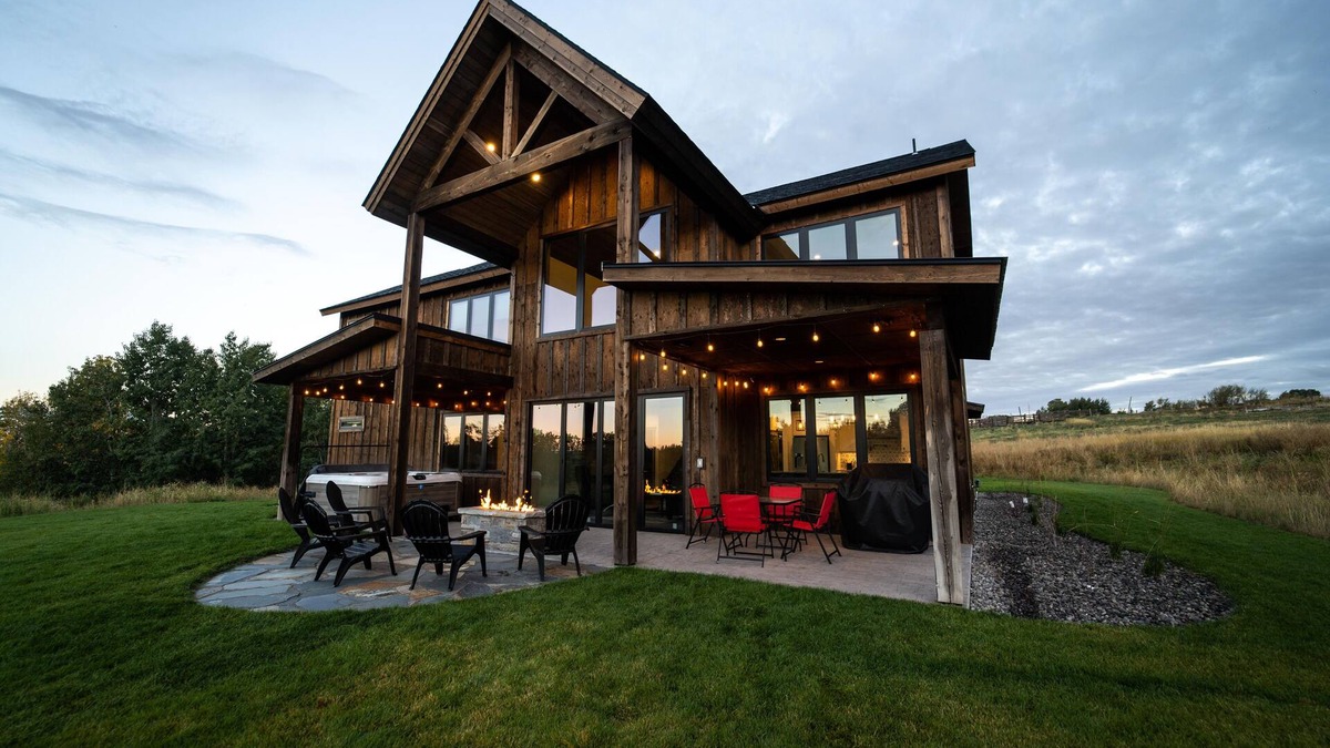 Ashton Cabin | Spacious Modern Cabin w/4 Master Suites & Jacuzzi