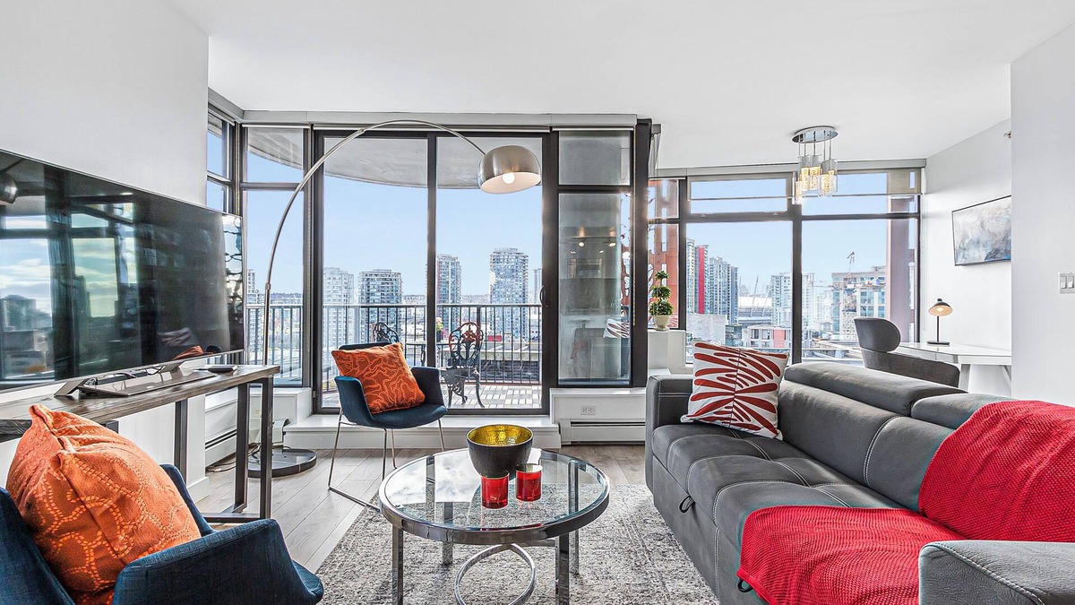 Gastown Condo | Spacious Modern High-Rise with Ocean & City Views