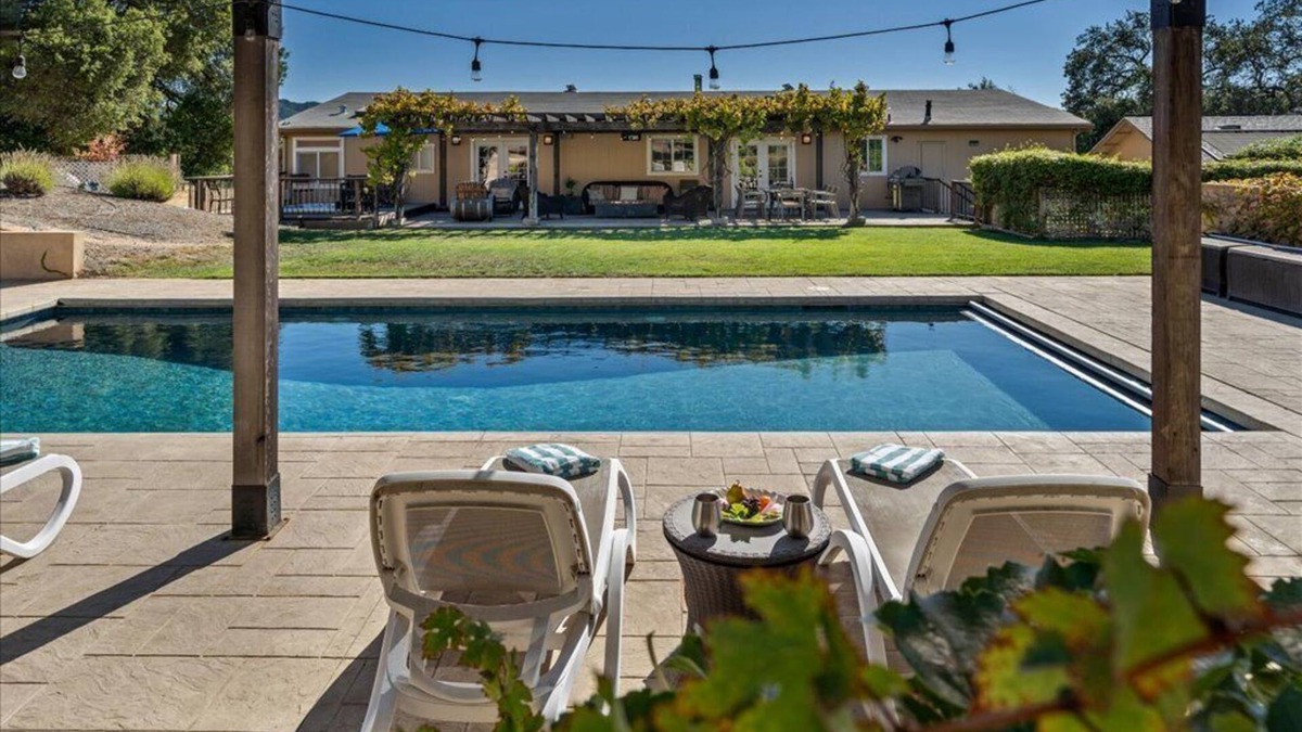 Cloverdale House | Spacious Modern Home - Pool, Views And Acres