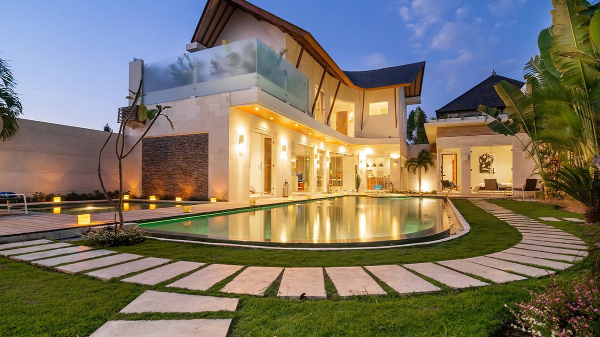 Seminyak Villa | Spacious Modern Luxury 4BR Villa, Seminyak - 8Min Walk To Eat Street!