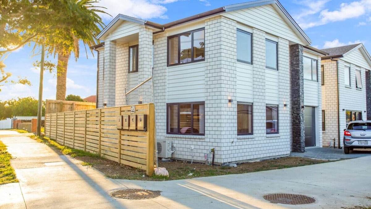 Papatoetoe House | Spacious Modern Home near Airport and Manukau City