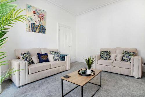Sunderland Apartment | Spacious & Modern Oasis, 4-Bed House, Sleeps 7