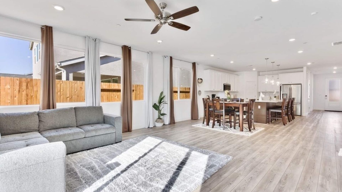 Pumpkin Center House | Spacious & Modern Retreat Near Historic Downtown!