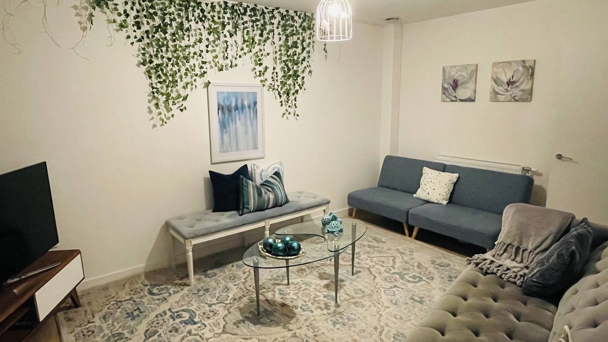 Finsbury Park Apartment | Spacious Modern Well-furnished 2 bdrm flat, 2 mins from train station, 4-5 pple