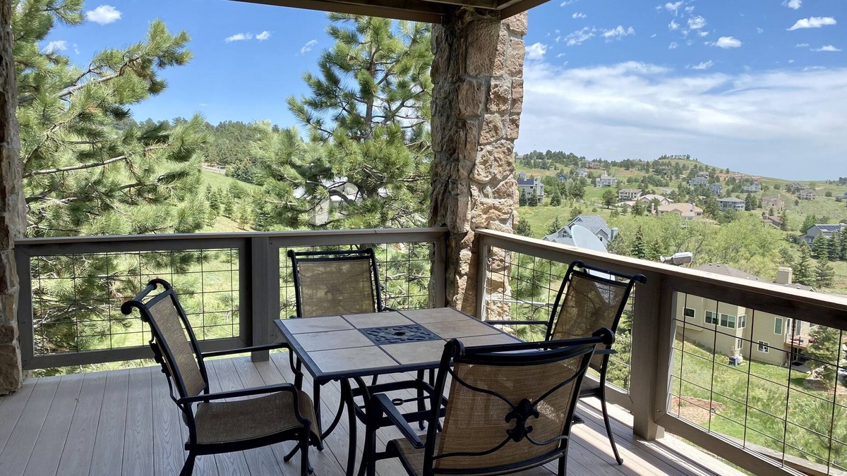 Golden House | Spacious Mountain Apt with Views & Easy Access to Skiing, Hiking, & Red Rocks!