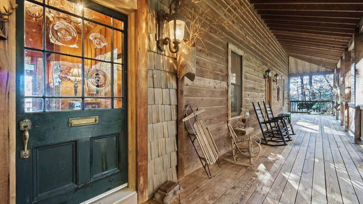 Cliff Ridge Colony House | Spacious Mountain Side Home with Spectacular Views