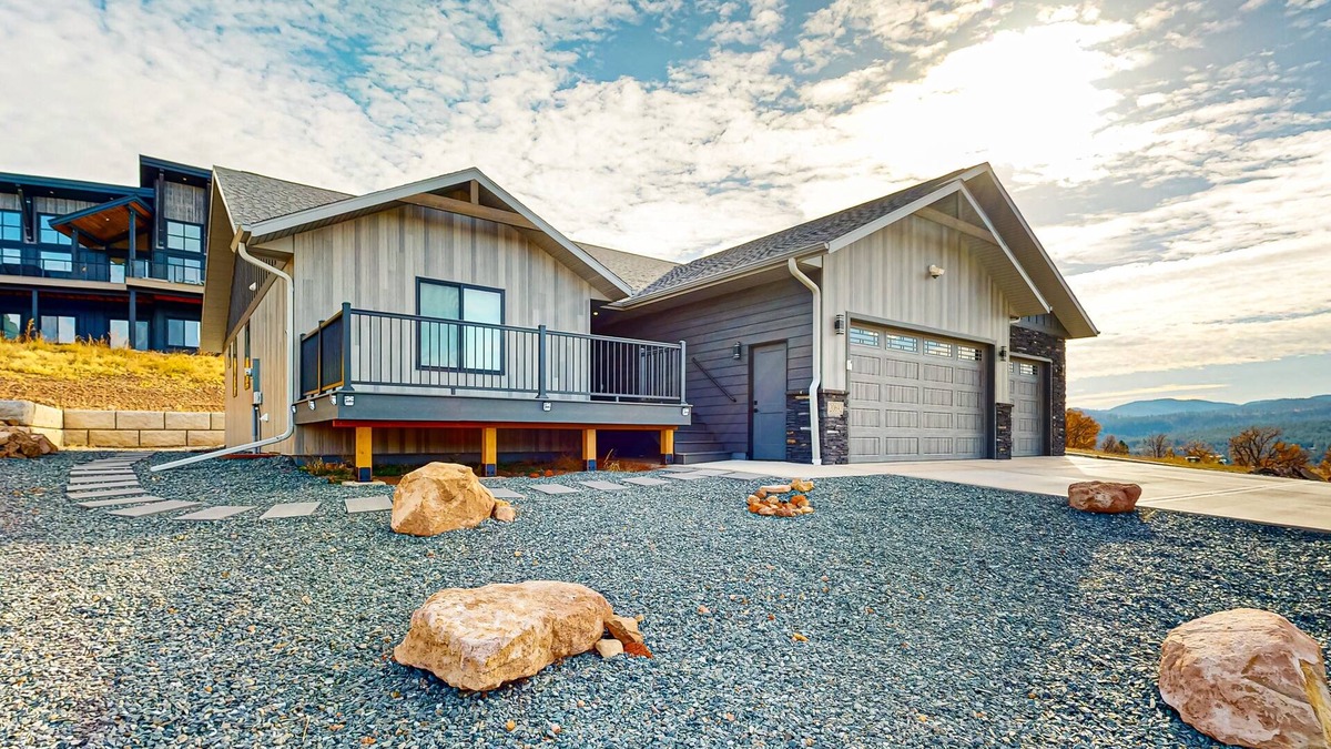 Sturgis House | Spacious mountain view home with gas fireplace, game room & heated 4 car garage