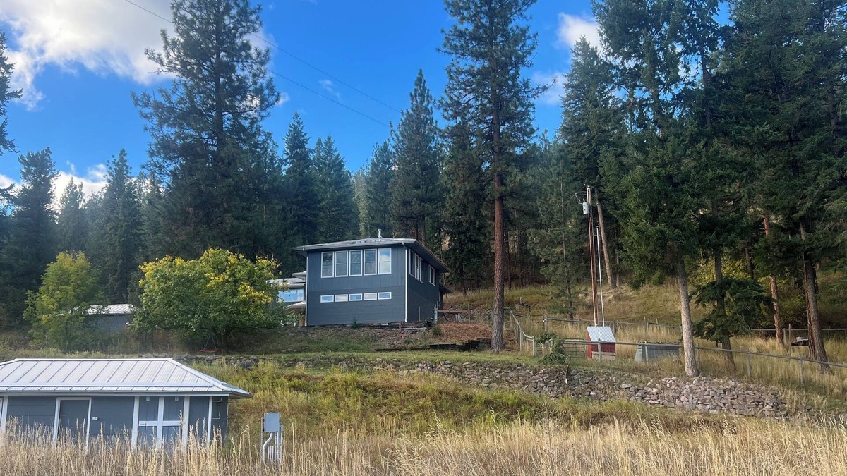 Missoula House | Spacious Mountainside Lodge on 10 acres in the outskirts of Missoula