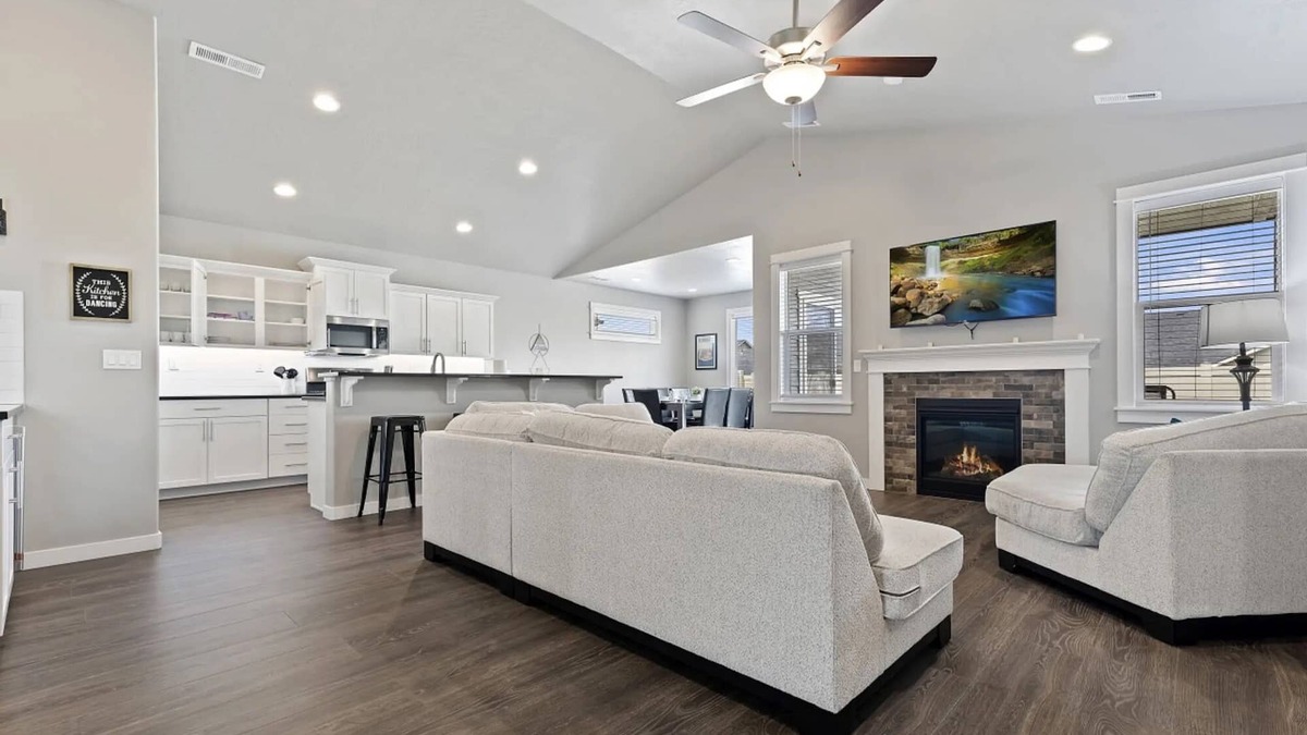 Nampa House | Spacious Nampa Stay | Minutes to Lake, Golf Course, Dining, Shops & I-84