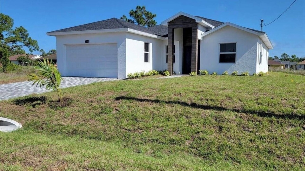 Eisenhower House | Spacious New Build Close to Fort Myers Sleeps 10+
