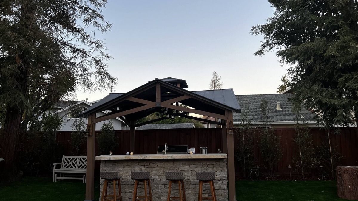 Crossgate Resort | Spacious newly remodeled indoor/outdoor space. Walking distance hikiing trails