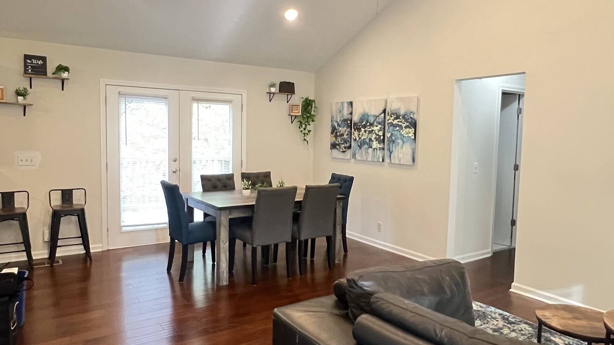 Nashville House | SPACIOUS Newly Renovated Pet Friendly Home Minutes to Downtown, Airport and More