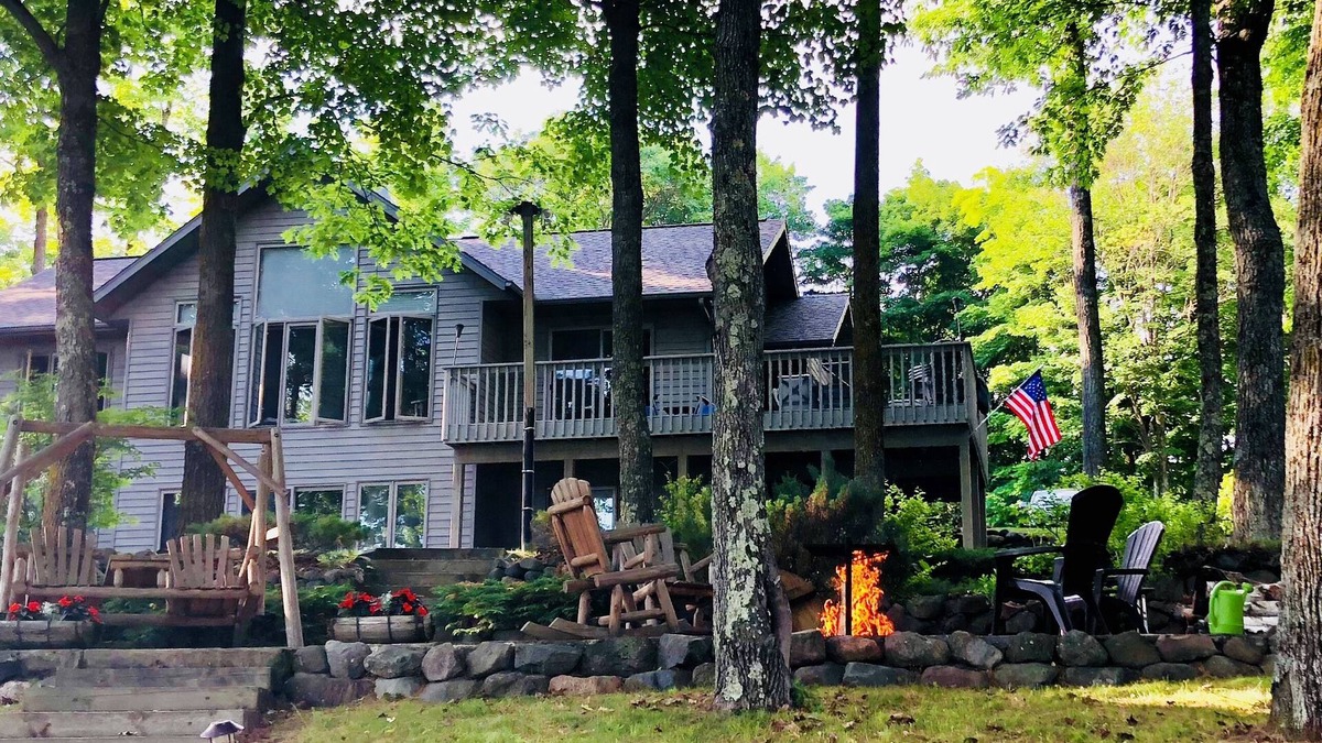 Hayward Cabin | Spacious Northwoods Home -Snowmobiler’s Haven!