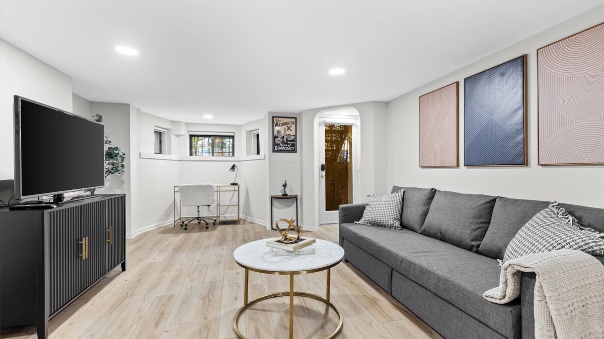 Logan Circle Apartment | Spacious NW Apt Steps to 14th Street Corridor