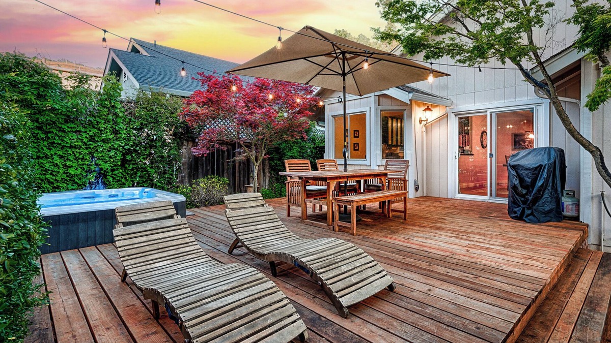 Fetters Hot Springs-Agua Caliente House | Spacious Oasis, Backyard Rose Garden Hot Tub 3BR/2BA. 5 mins to vineyards!
