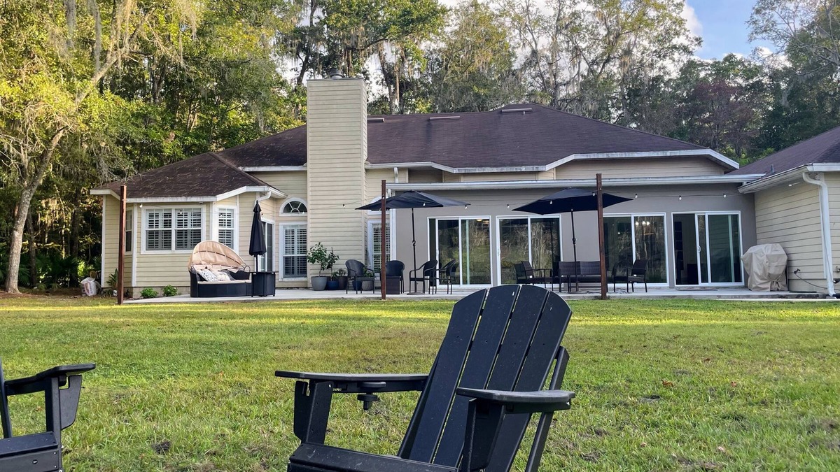 Gainesville House | Spacious oasis in the city. Gainesville. Great backyard. 4 Bedrooms 3 baths.