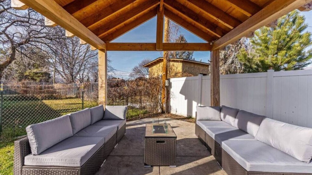 American Fork House | Spacious Oasis | Massage | BBQ | Fire Pit