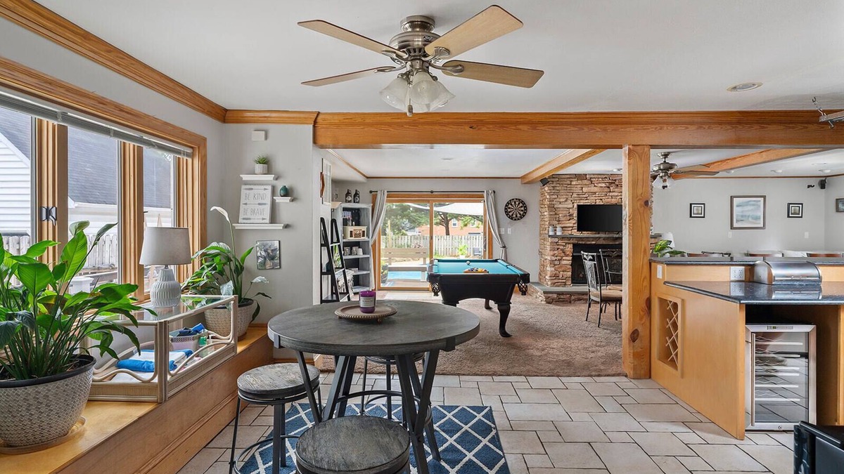 Richmond House | Spacious Oasis on Monument | Incredible Backyard
