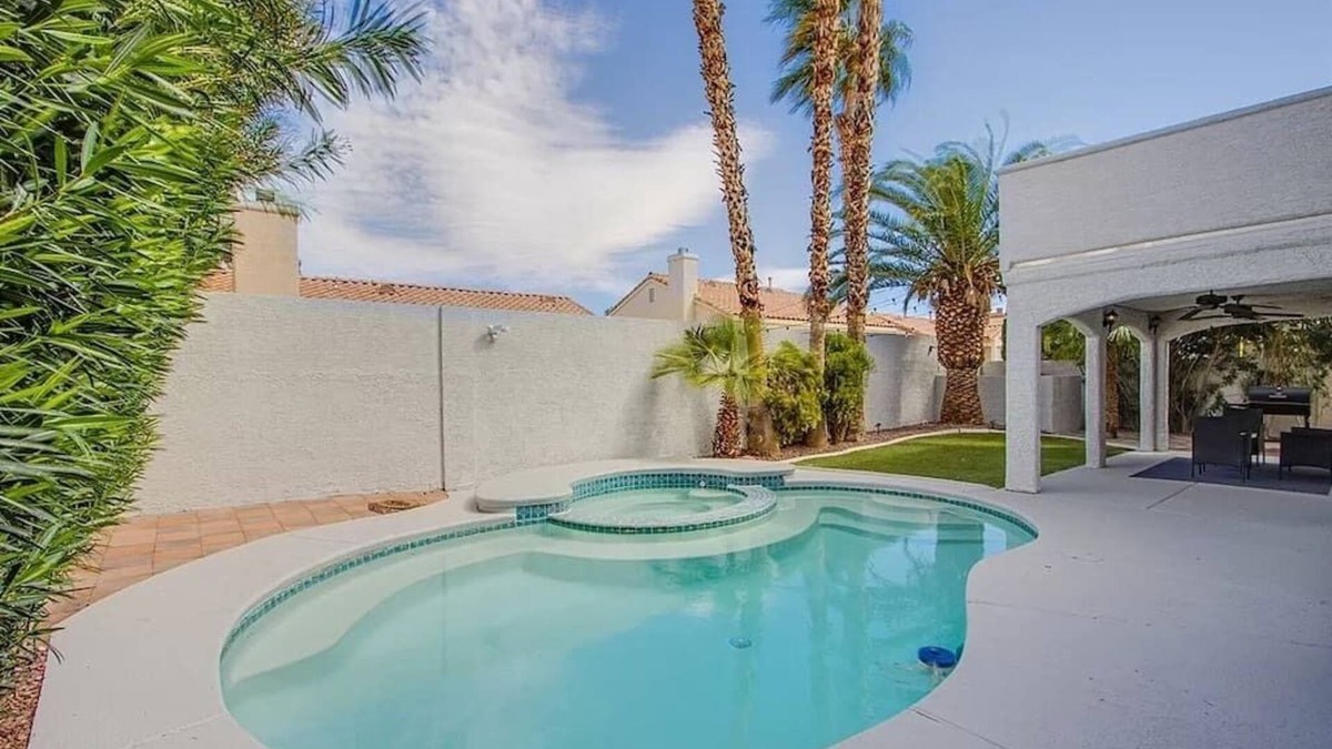 Green Valley House | Spacious Oasis/Pool & Spa/7 Beds