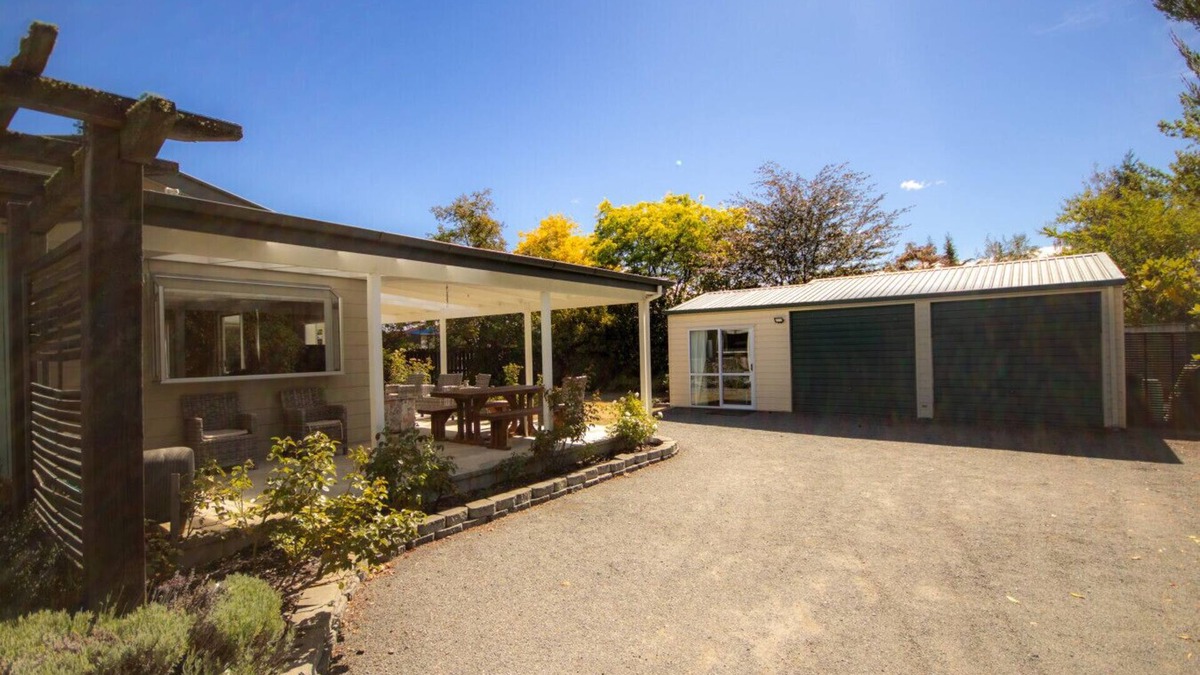 Twizel House | Spacious on Simons Street, Twizel - FREE WIFI