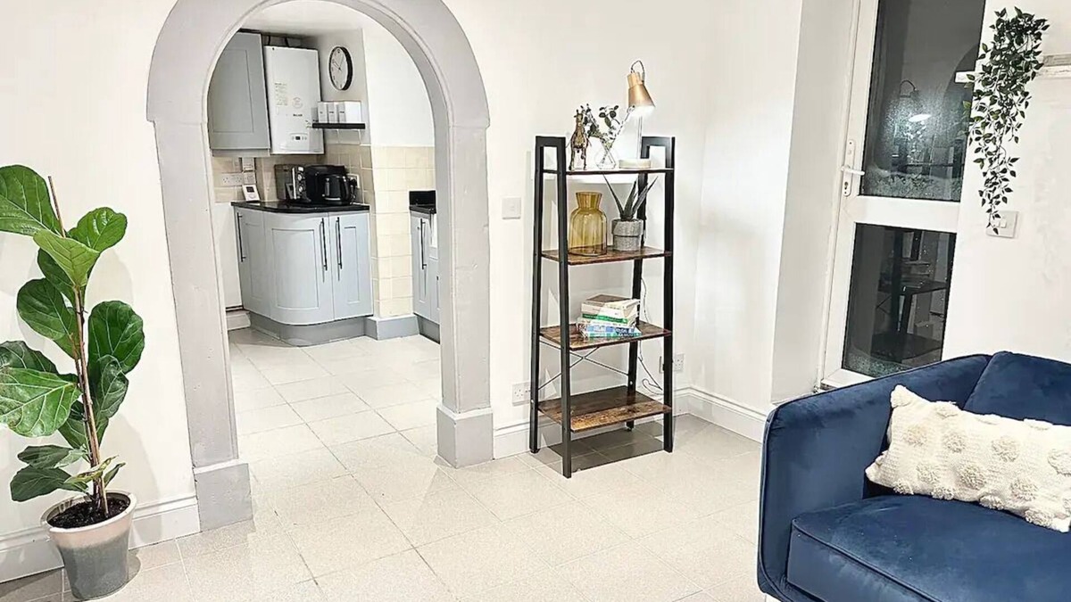 Trowbridge Cottage | Spacious One Bedroom Cottagen