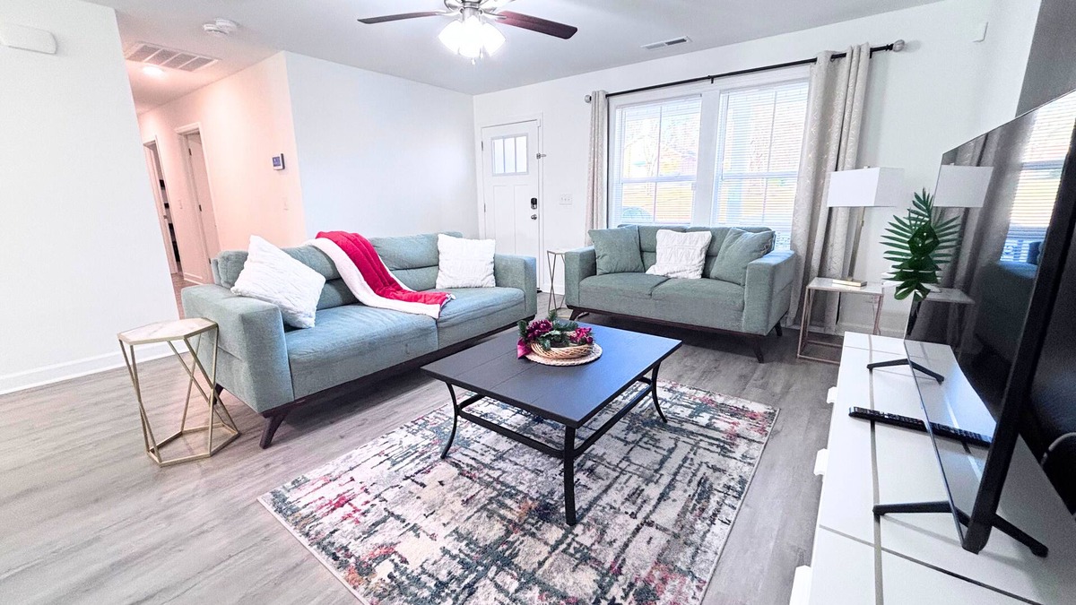 University Place House | Spacious One Level, 5 BED Home in Beautiful Charlotte