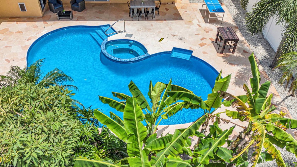 Tropic Palms House | Spacious Palm Paradise Retreat -Heated Pool East Delray - Near The Beach- 4/3